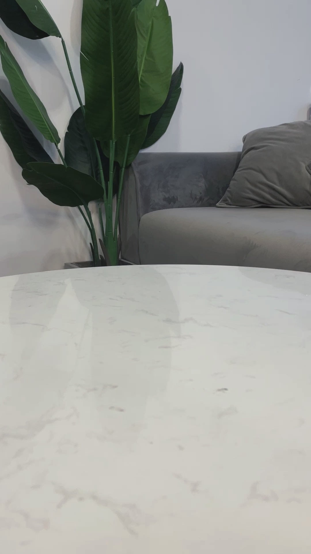 Carregador magnético sem fio 4 em 1 com carregamento rápido para smartphone, luz ambiente e estação de carregamento para AirPods Pro e iPhone.